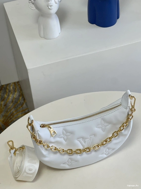 THE OVER VUITTON MOON LOUIS 0327